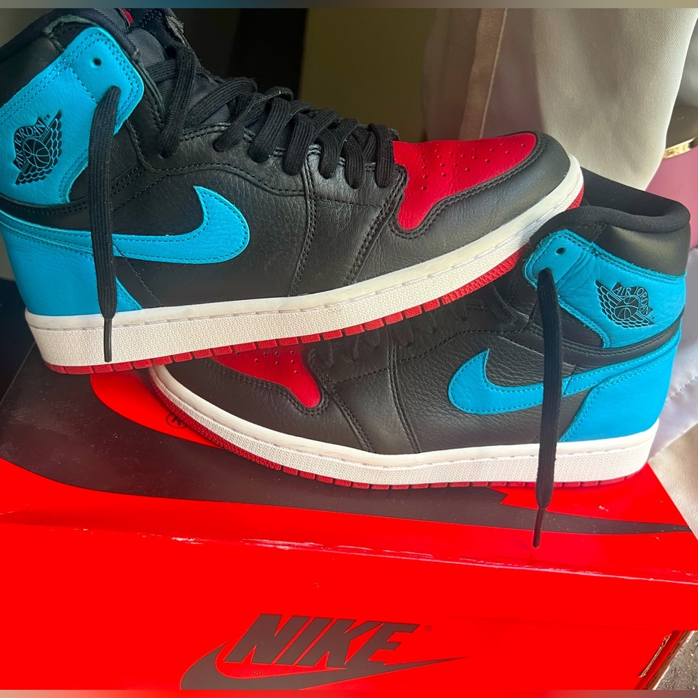 Women’s Air Jordan 1 High NC to CHI  size 10 - Picture 3 of 5